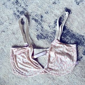 34DDD Victoria’s Secret unlined demi bra.